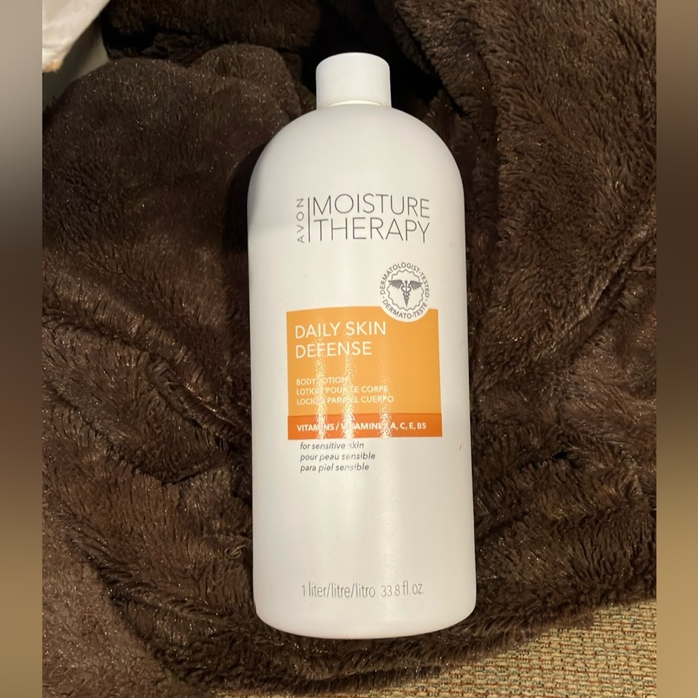 New Avon Moisture Therapy Daily Skin Defense Body Lotion - White. Pump Included.